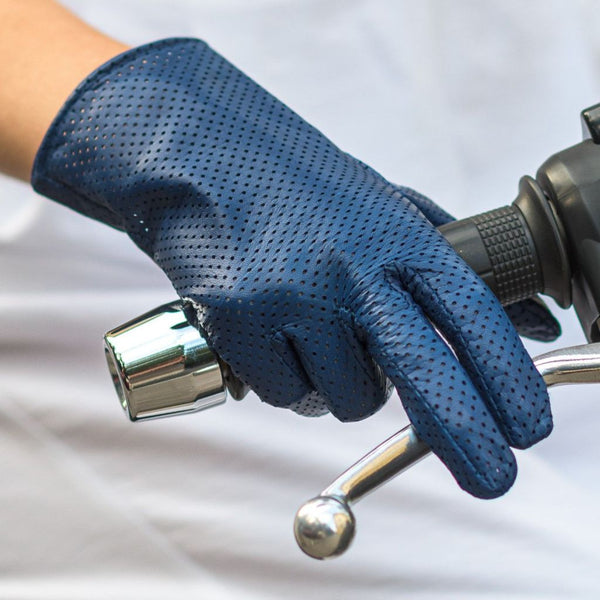 Short Perforated Gloves with a Small Split for Ladies