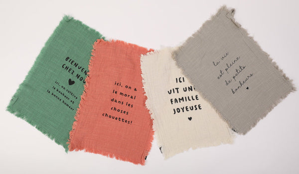 Set of 4 Joyful Family Hand Towels