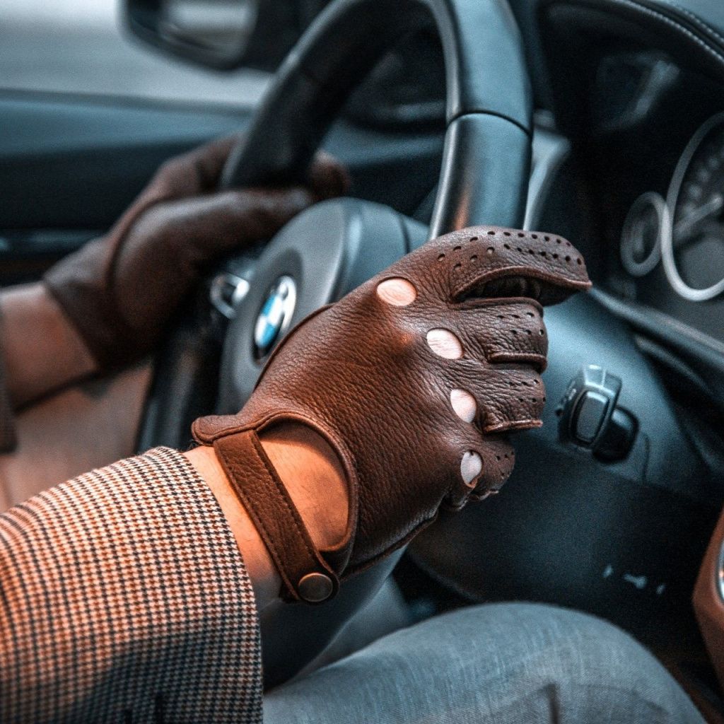 Elegant Men's Leather Driving Gloves Made from American Deerskin