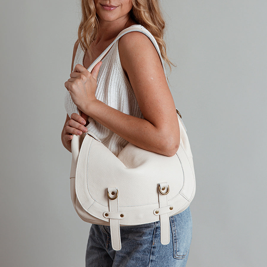 SADDLE MAXI - Maxi shoulder bag in latte leather