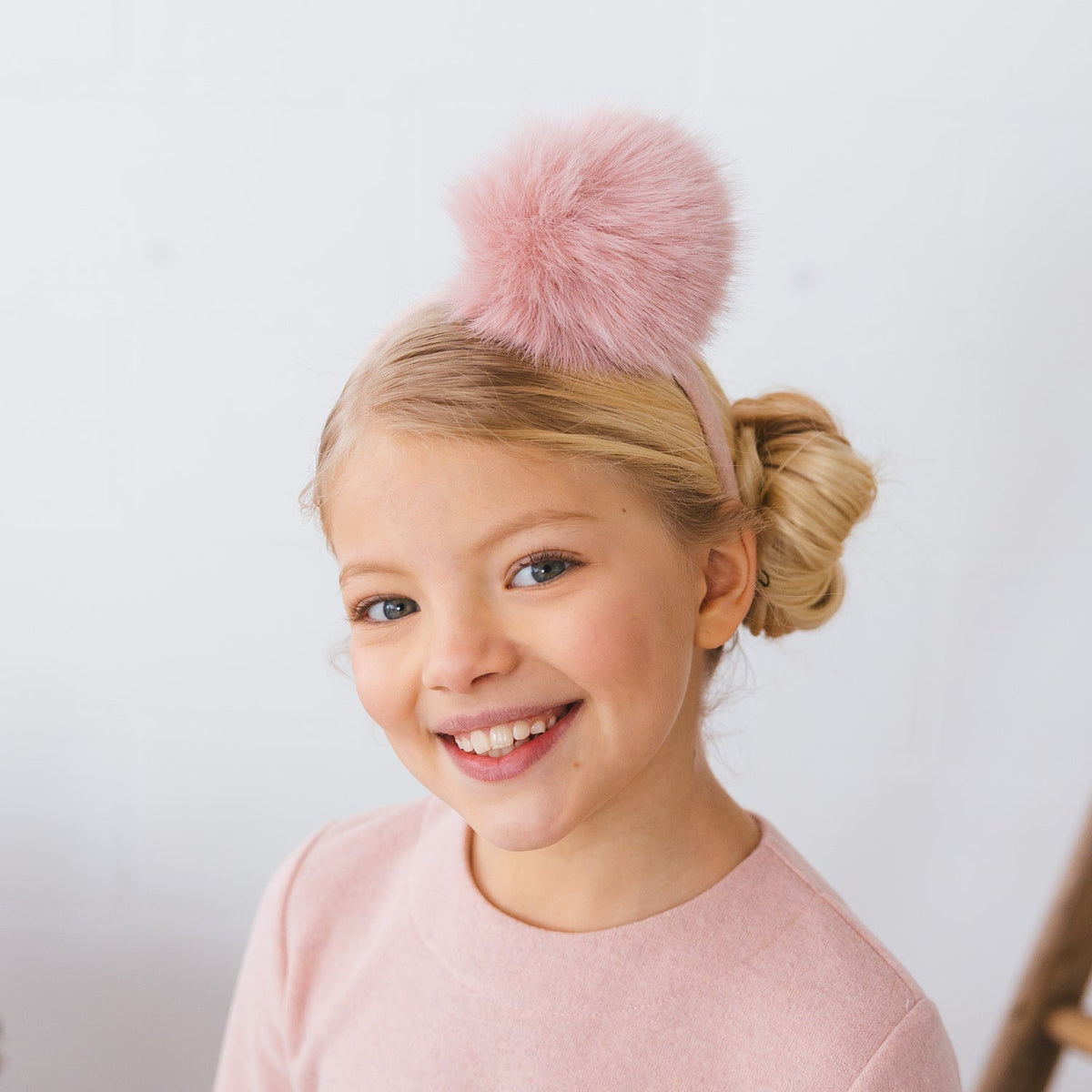 HEADBAND WITH POM POM