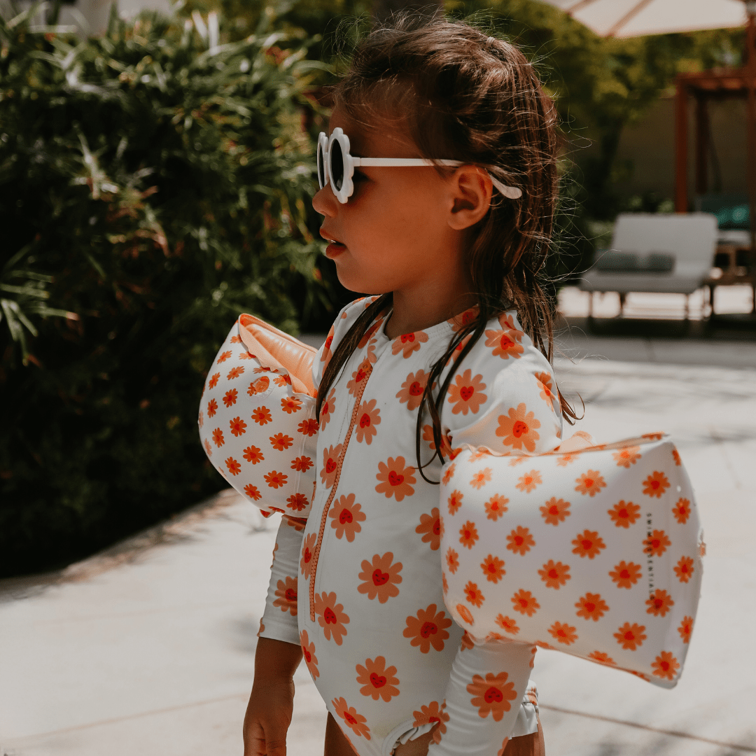 costume-intero-bambina-con-mani-lunghe-fiori-cuori-2