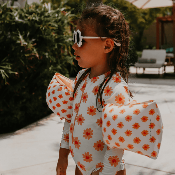 costume-intero-bambina-con-mani-lunghe-fiori-cuori-2