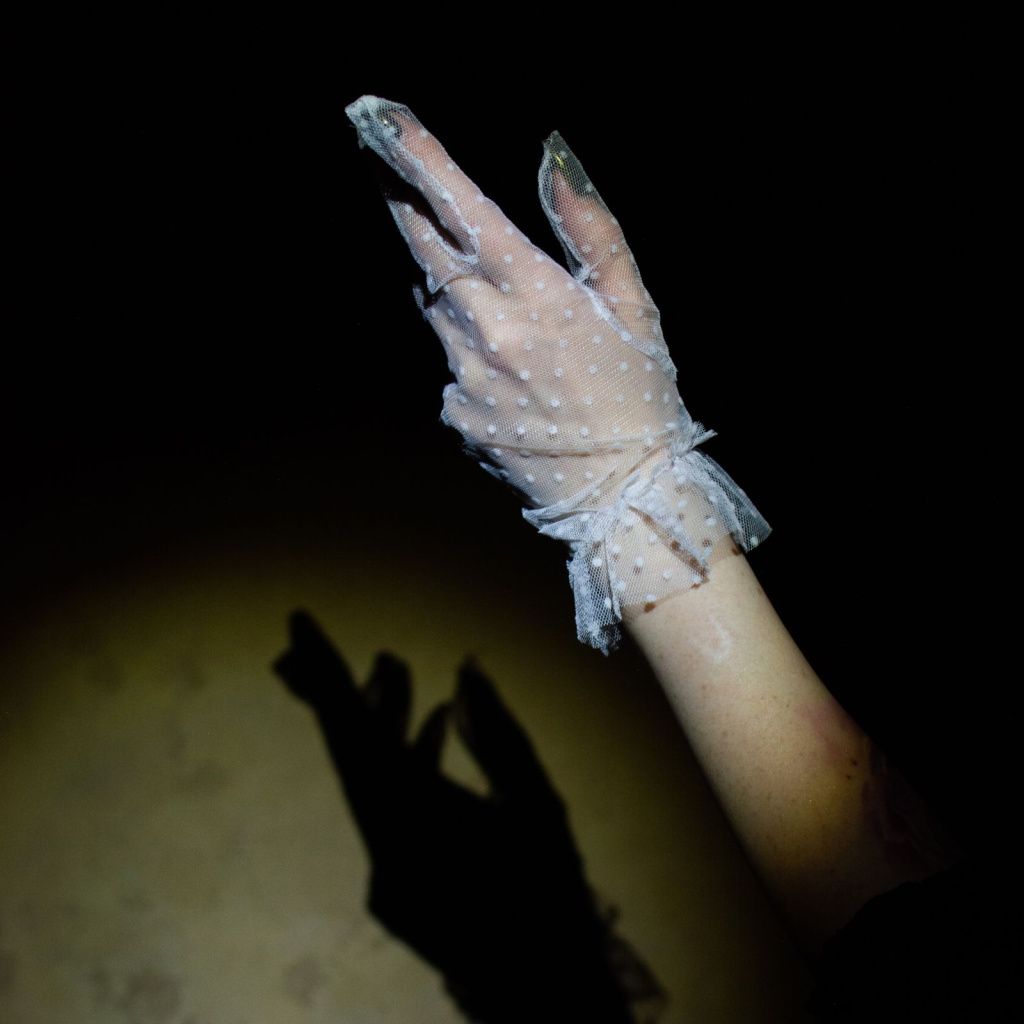 Textile Fashion and Formal Gloves with Ruffle