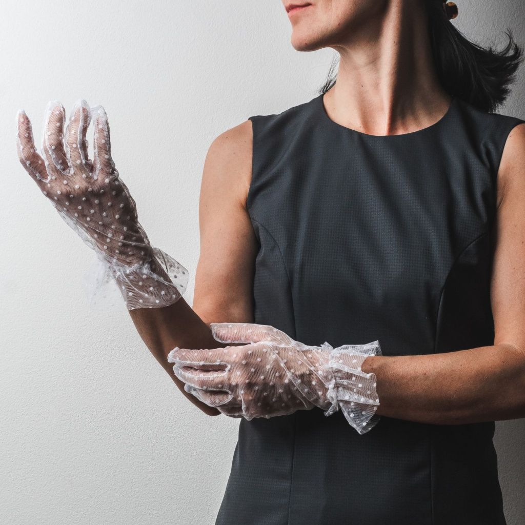 Textile Fashion and Formal Gloves with Ruffle