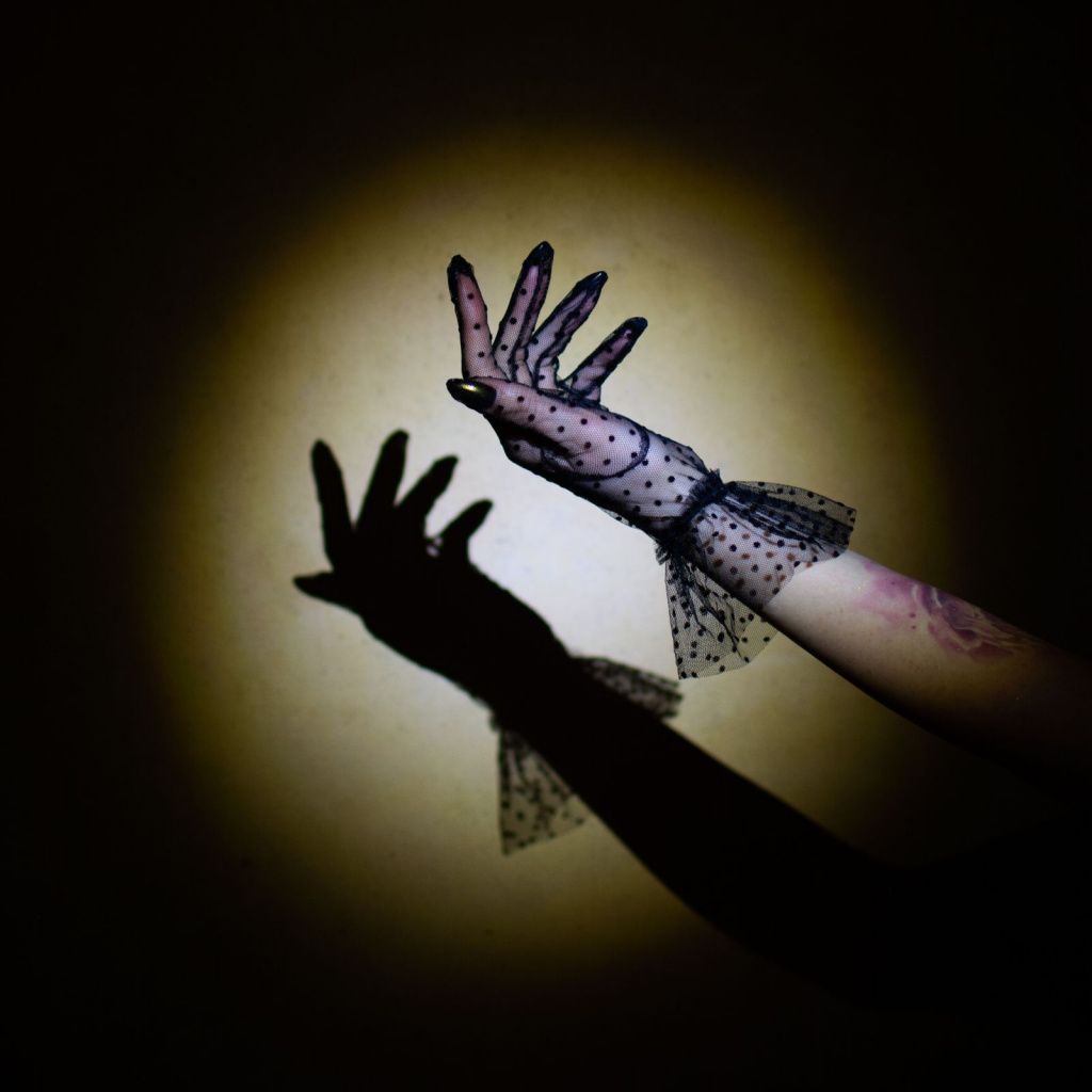 Textile Fashion and Formal Gloves with Ruffle