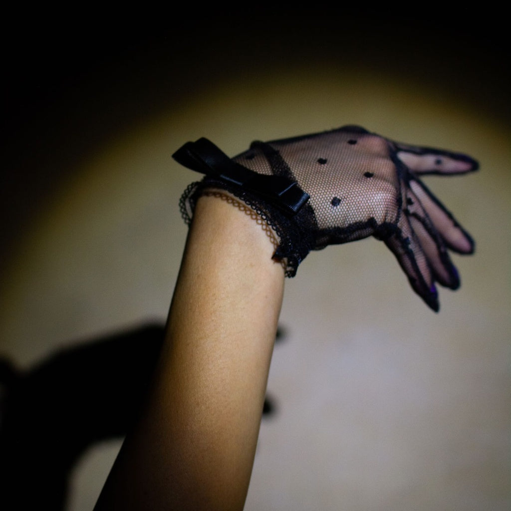 Social textile gloves with a bow