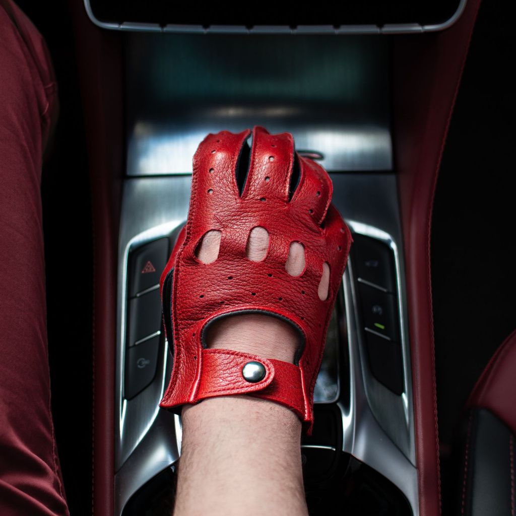 Classic Men's Leather Driving Gloves Made of Deer