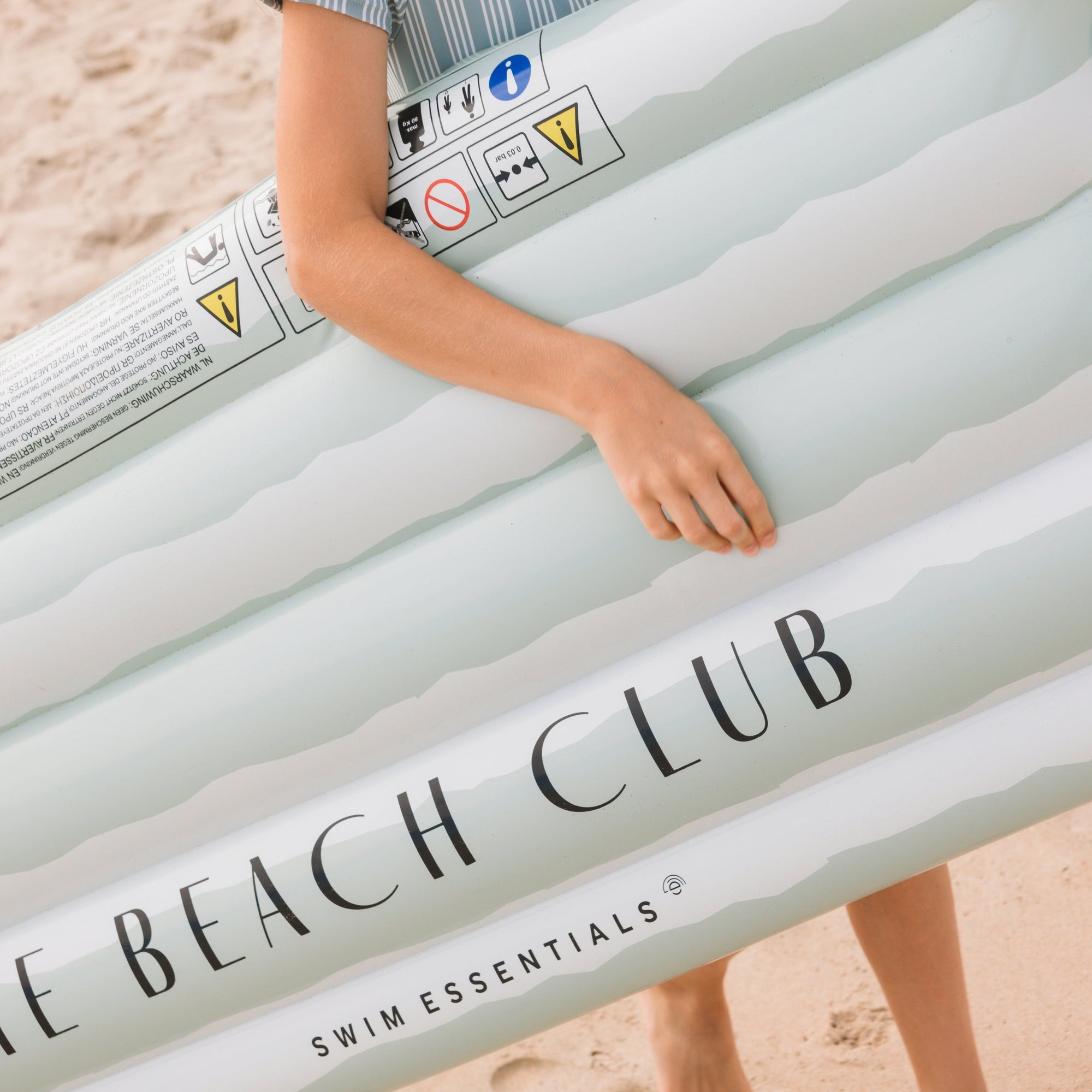 luchtbed-luxe-resort-stripes-swim-essentials-2