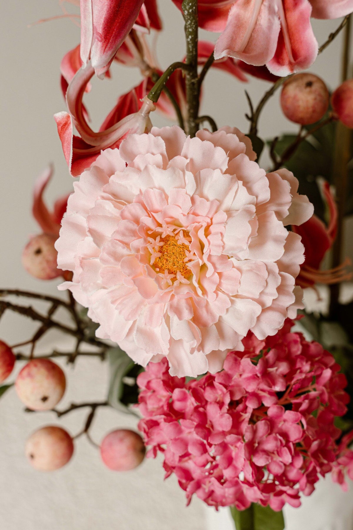 Indore Silva - Tagetes erecta - Pink - artificial branch - silk