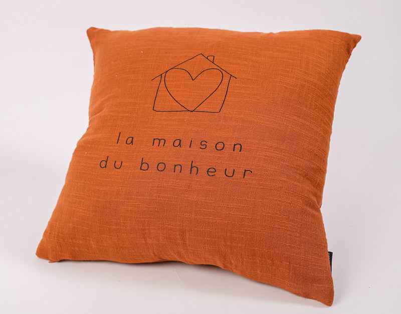 Square cushion with the design of the house of happiness