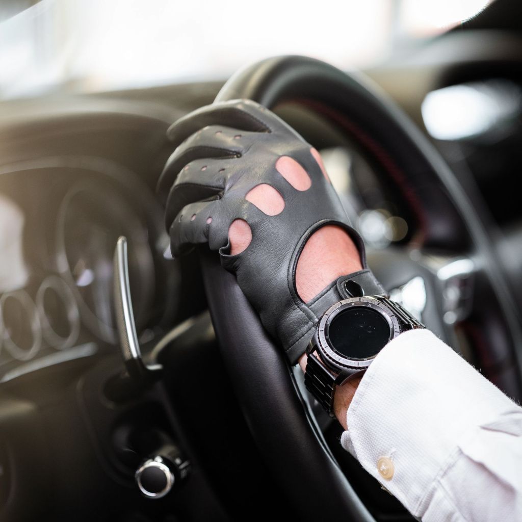 Modern Men's Leather Driving Gloves with Wrist Elastic