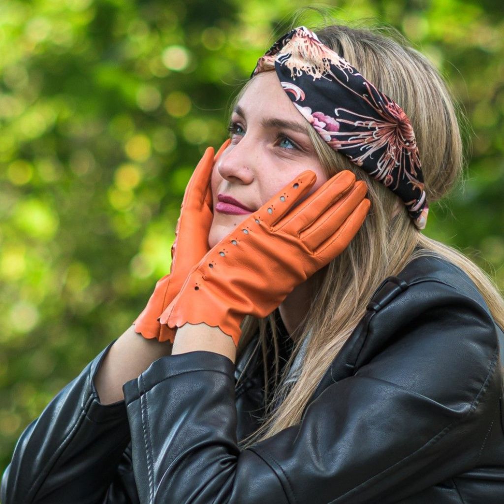 Women's Leather Gloves with an Interesting Edge