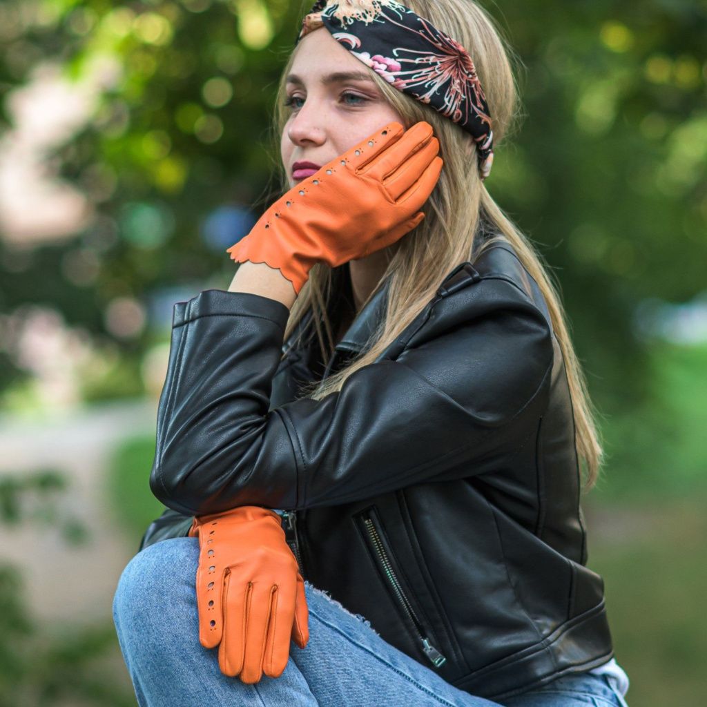 Women's Leather Gloves with an Interesting Edge