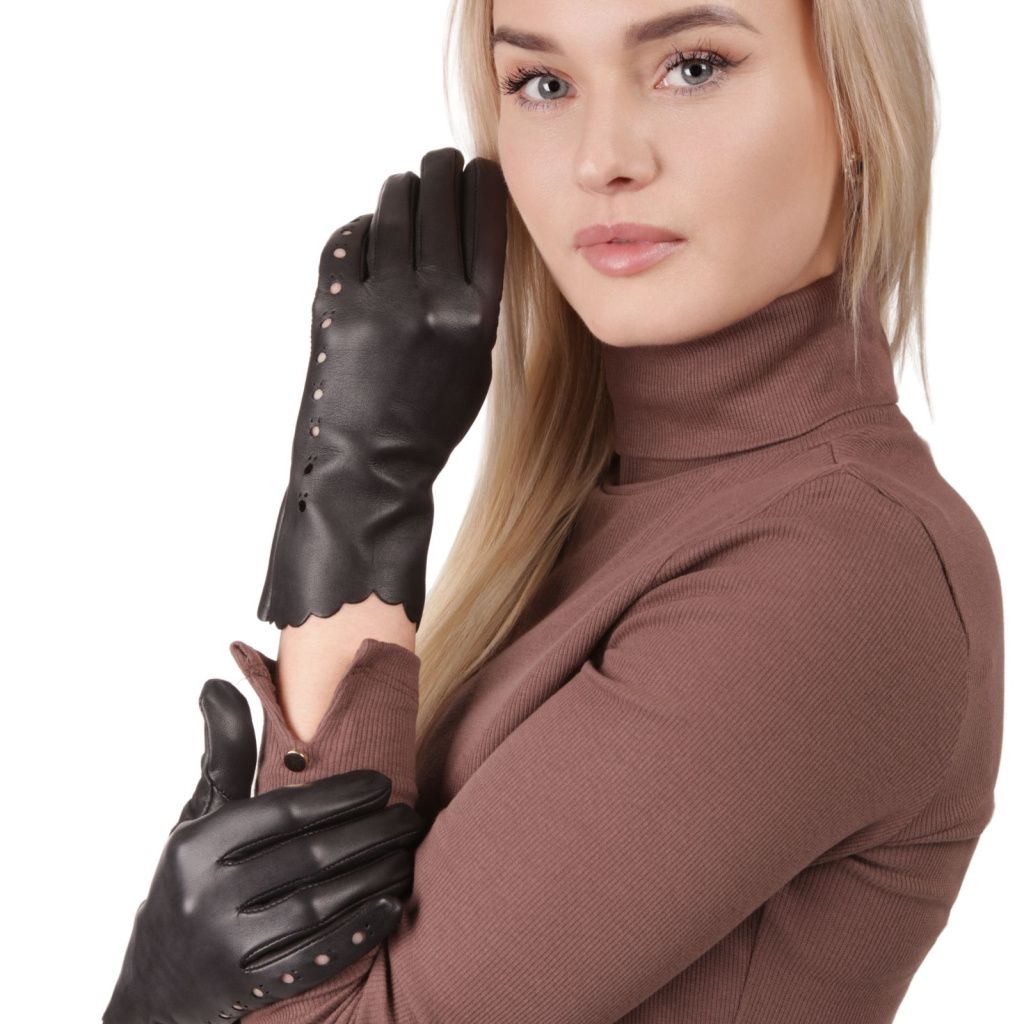 Women's Leather Gloves with an Interesting Edge