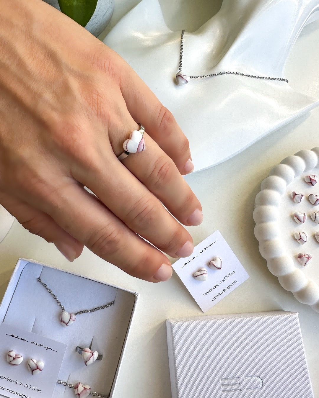 marble heart | burgundy