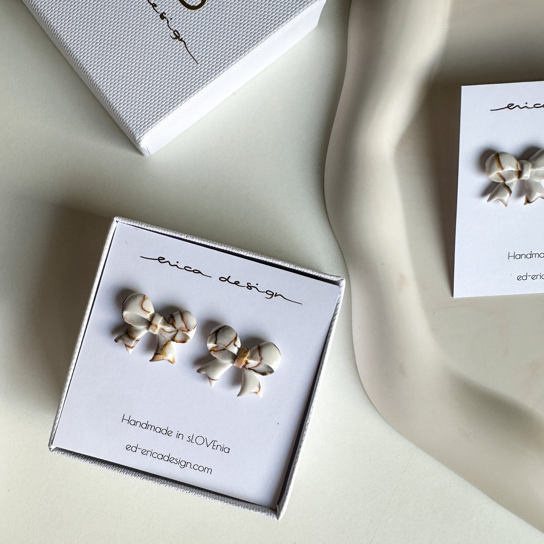 earrings bow | marble