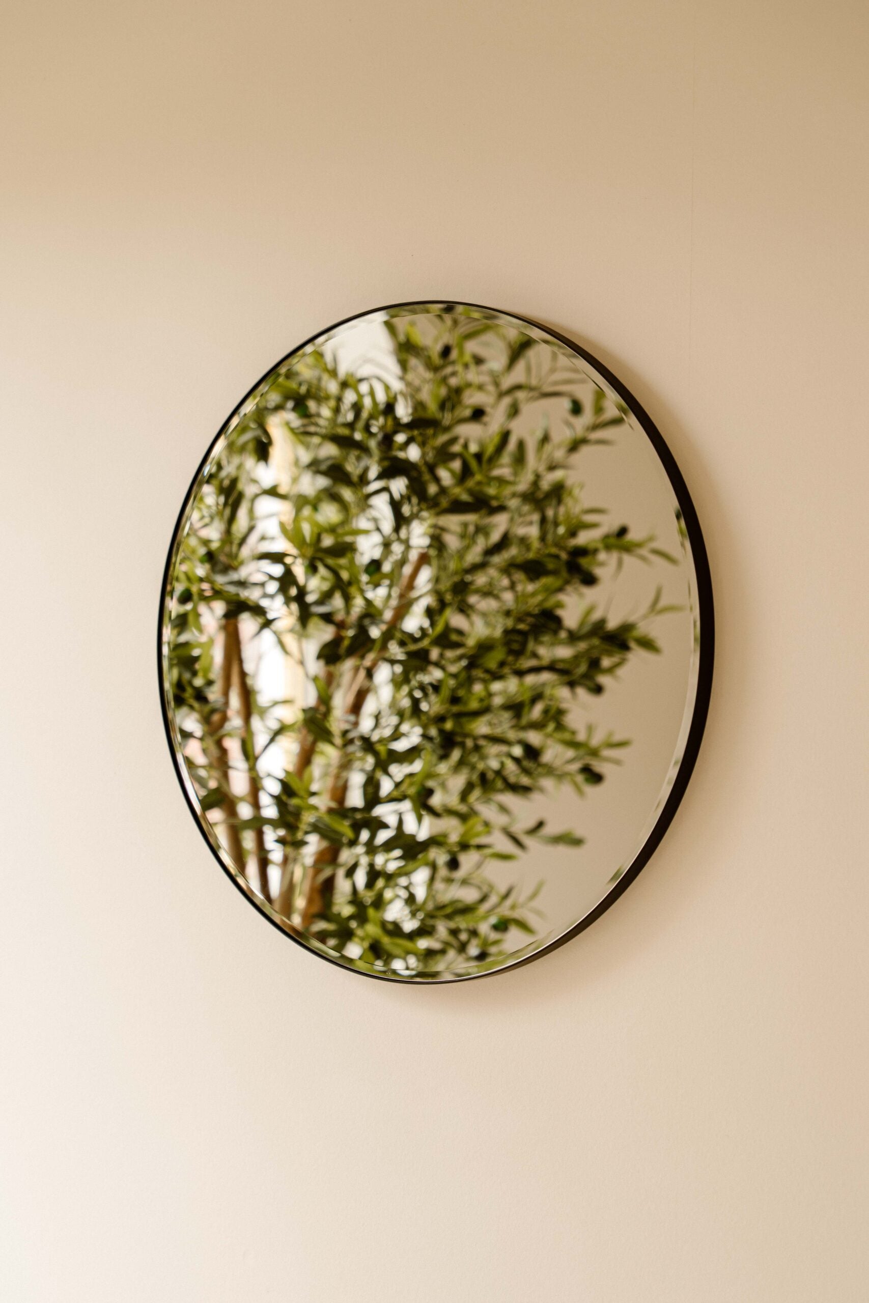 Indore Home - Round Wall Mirror Black – Mirror with Faceted Edge – 60 cm