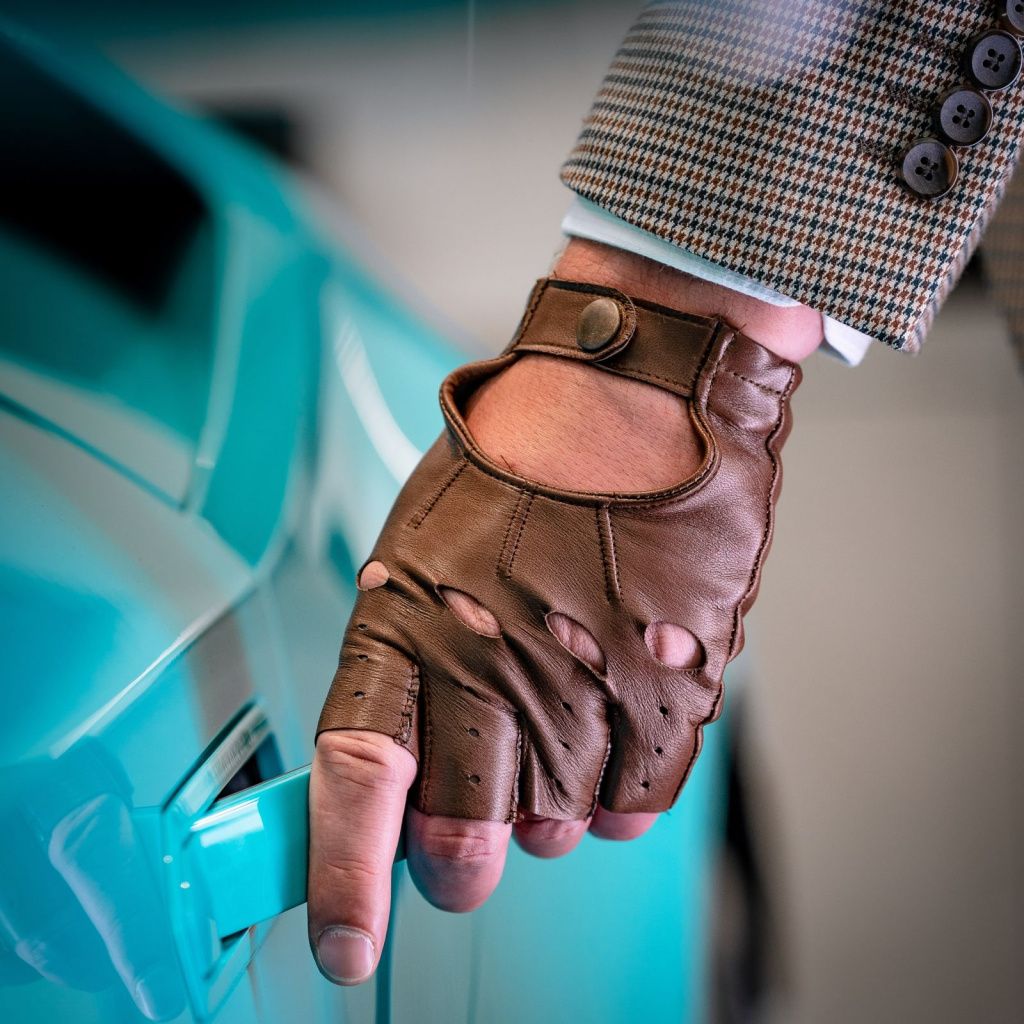 Modern Fingerless Driving Gloves for Men