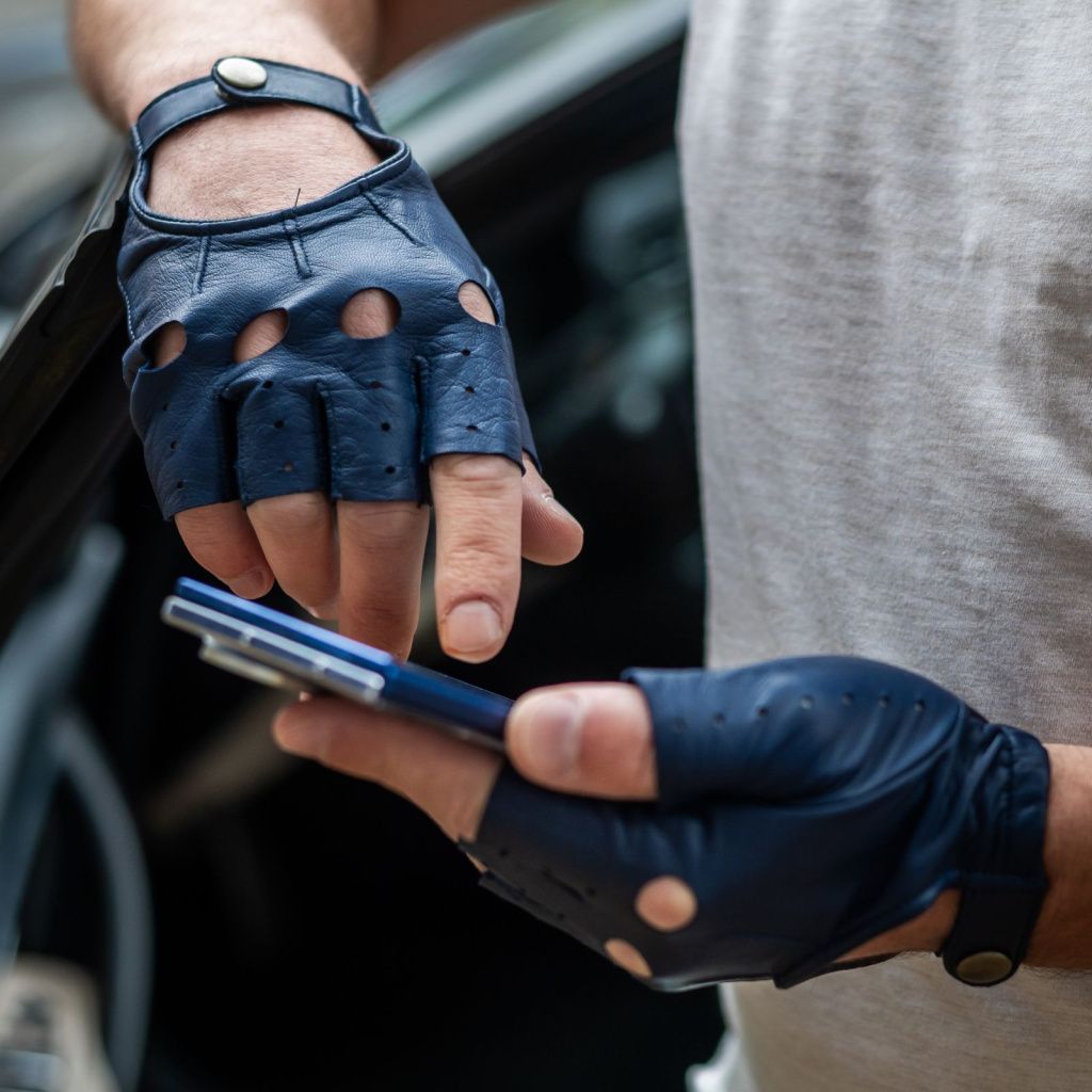 Modern Fingerless Driving Gloves for Men
