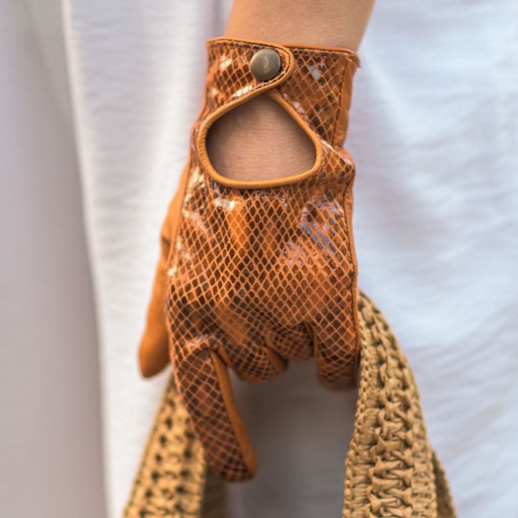 Glossy Elegant Gloves with Snake Pattern