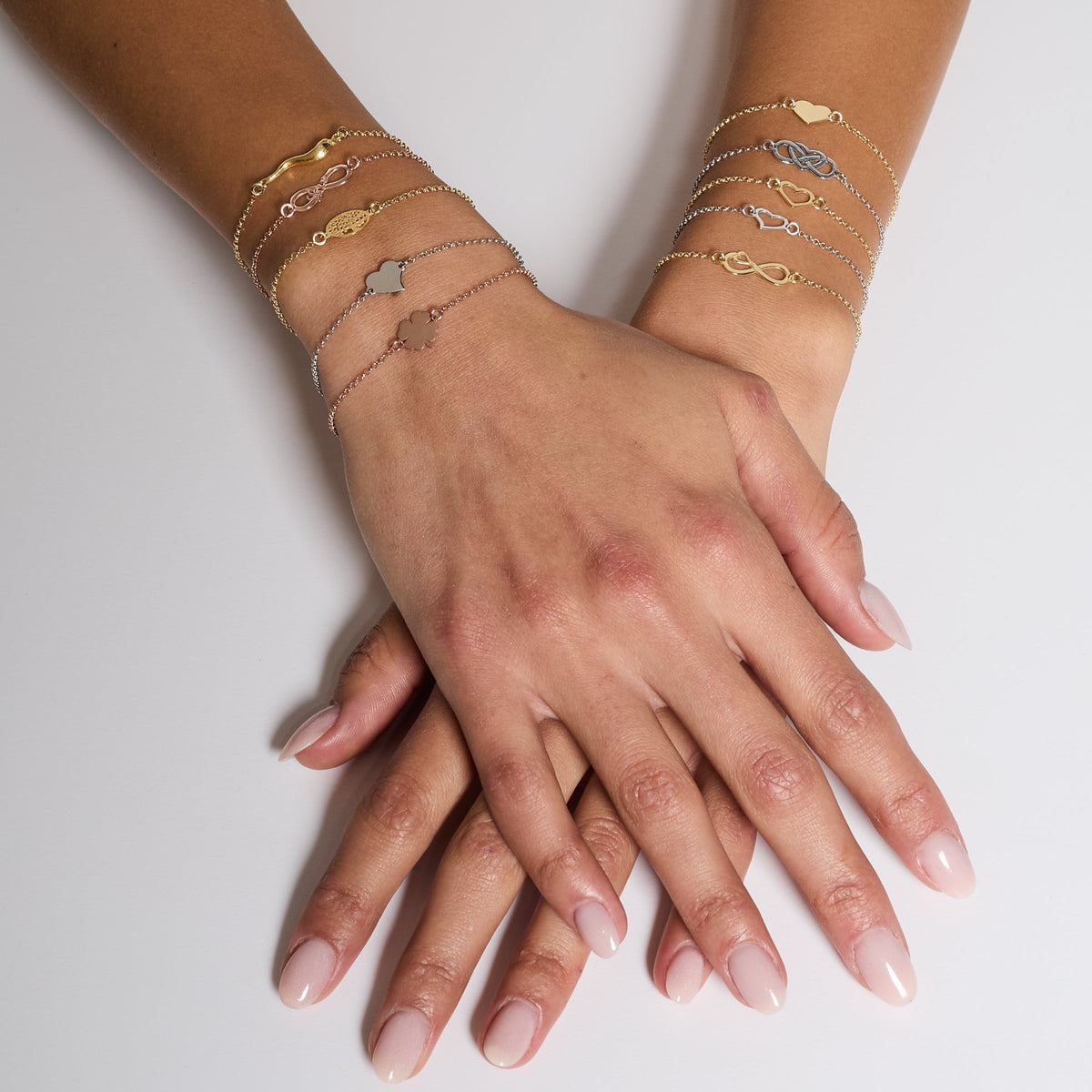 Rose gold plated silver bracelet with classic four-leaf clover centerpiece