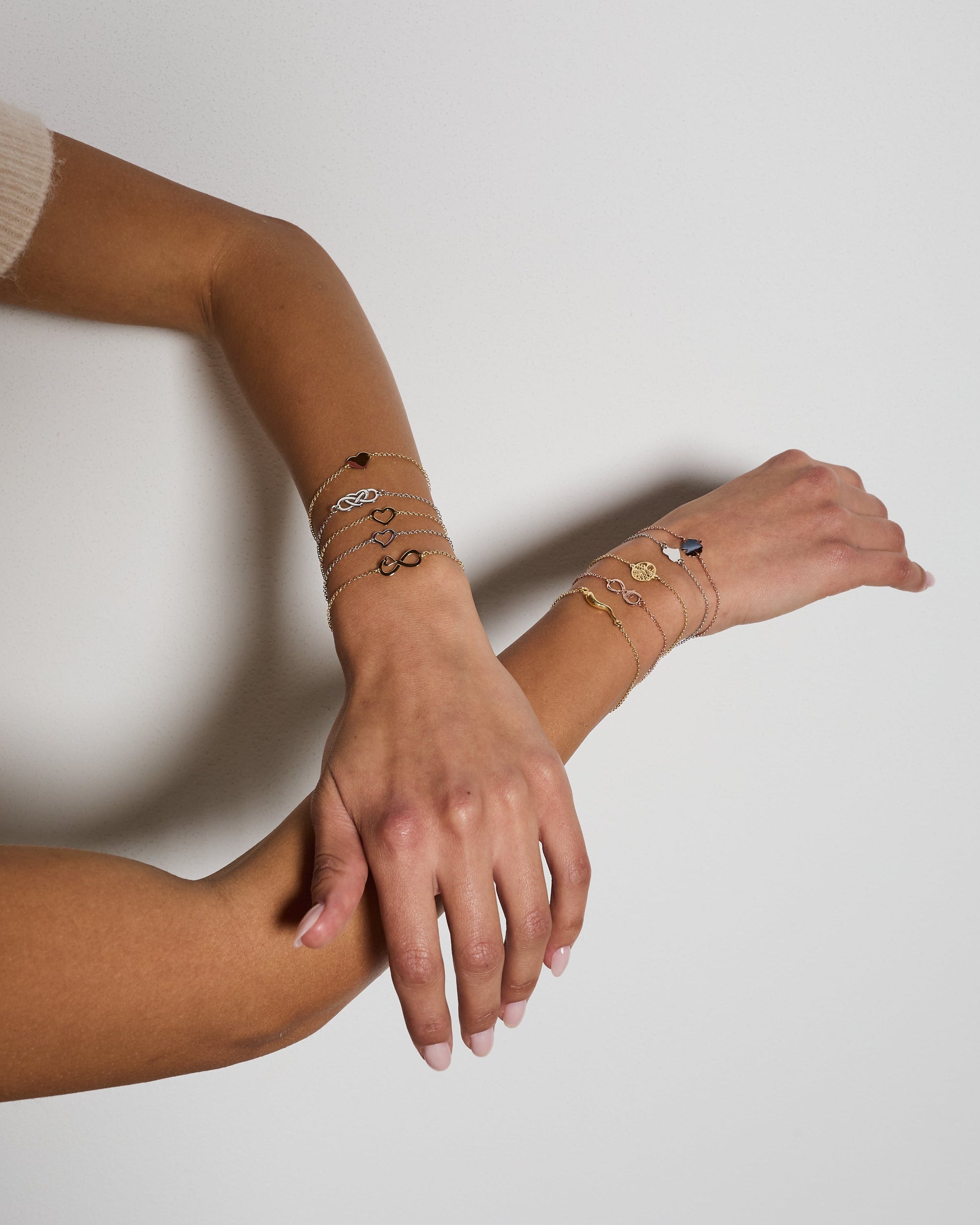 Rose gold plated silver bracelet with intertwined and perforated infinity center and heart