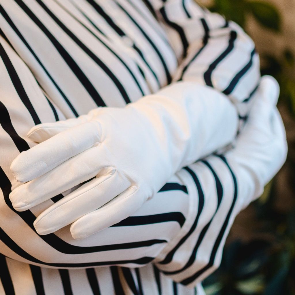 Wedding gloves made of fine white leather