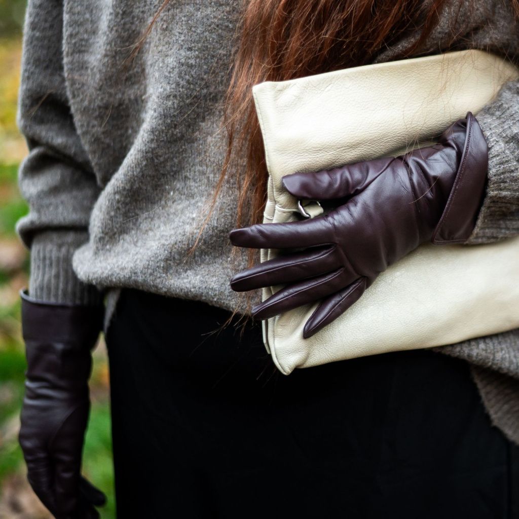 Brown women's gloves with a foldable cuff