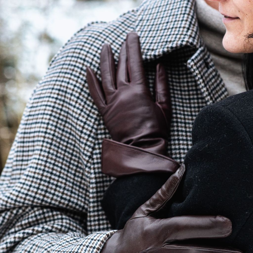 Brown women's gloves with a foldable cuff
