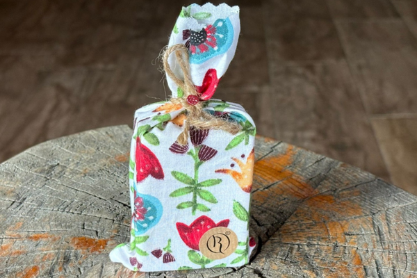 Soap with Calendula Officinalis - Packaging Type: Fabric Bag