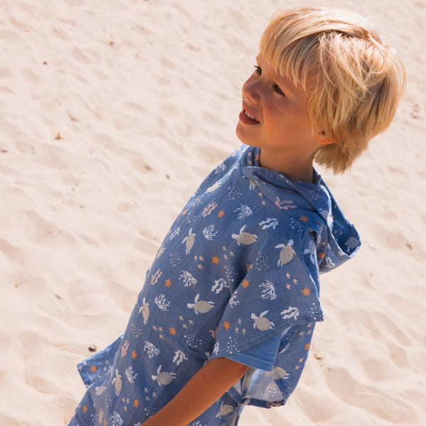 Swim-essentials-coral-bliss-meerkleurig-strandponcho-6