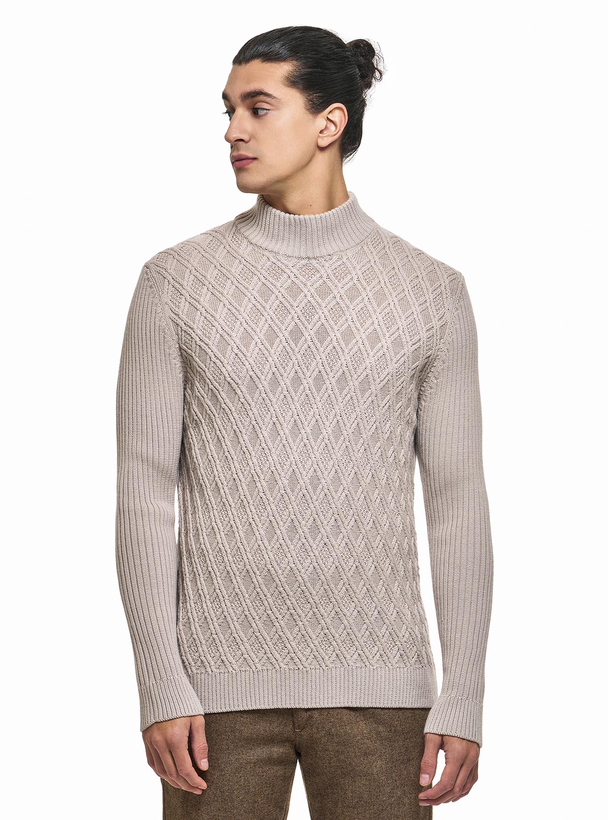 WOLF IN INTERWOVEN RHOMBI