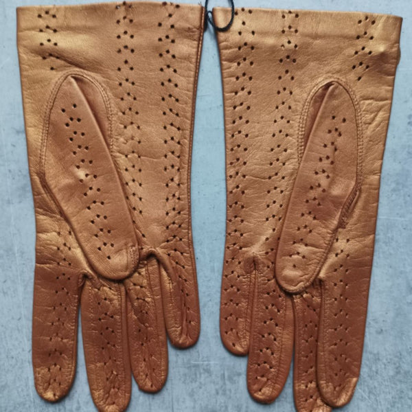Elegant Gold Gloves with Gold Bows