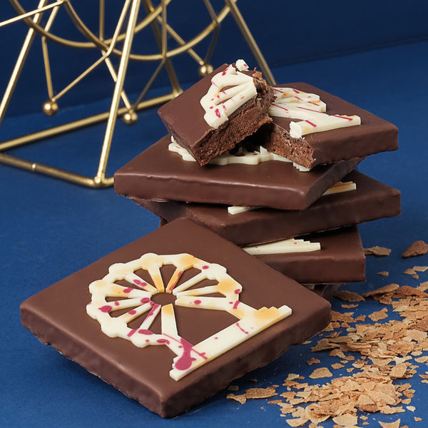 Mini kvadratna velika kotač mliječna čokolada praline · Božićne čokolade