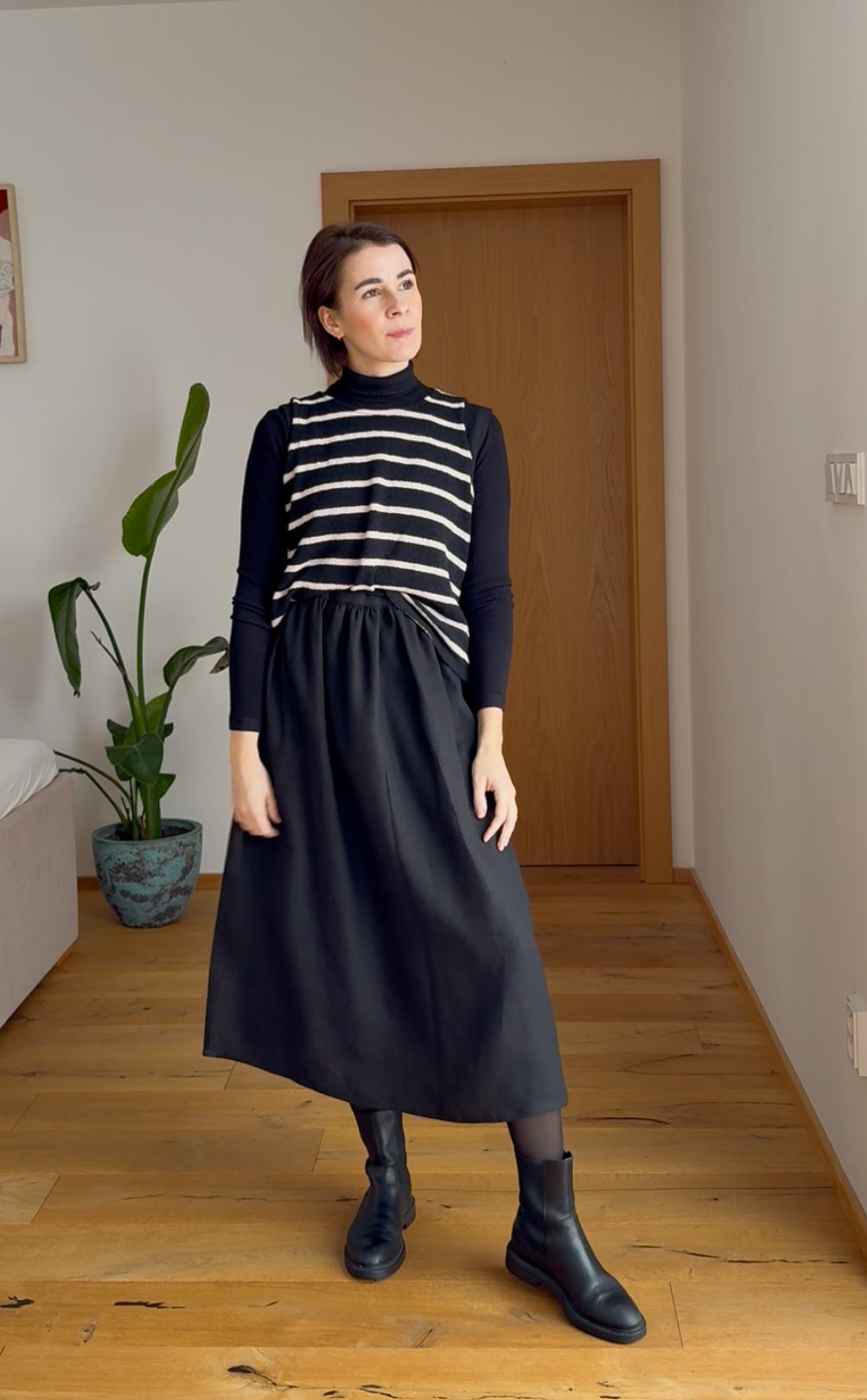 ElkeDotts Linen Dress - Black Size: S-M