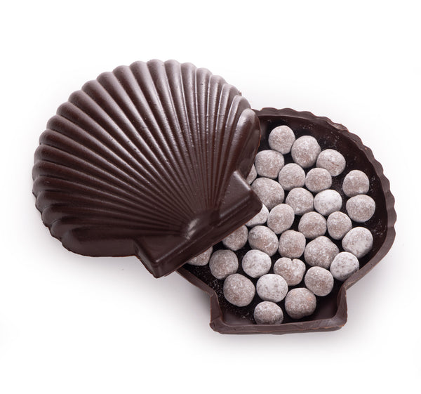 Cappesante di cioccolato con perle di cacao al latte caramellato