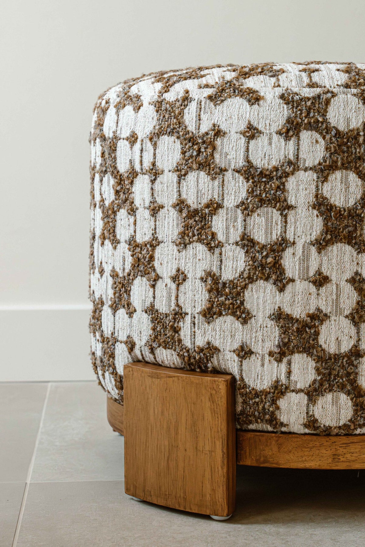 Indore Home - Fien - Poef- Ottomaans - Bruin - Beige