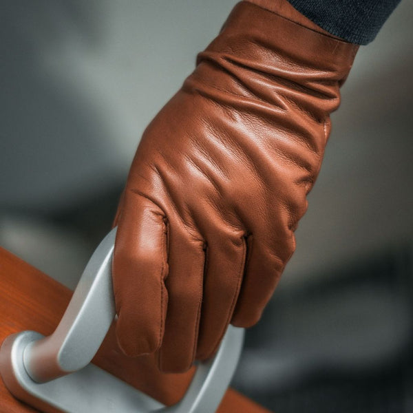Short Men's Leather Gloves Without Decoration
