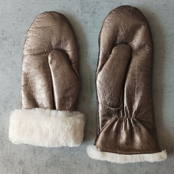 Shiny mittens with rabbit fur