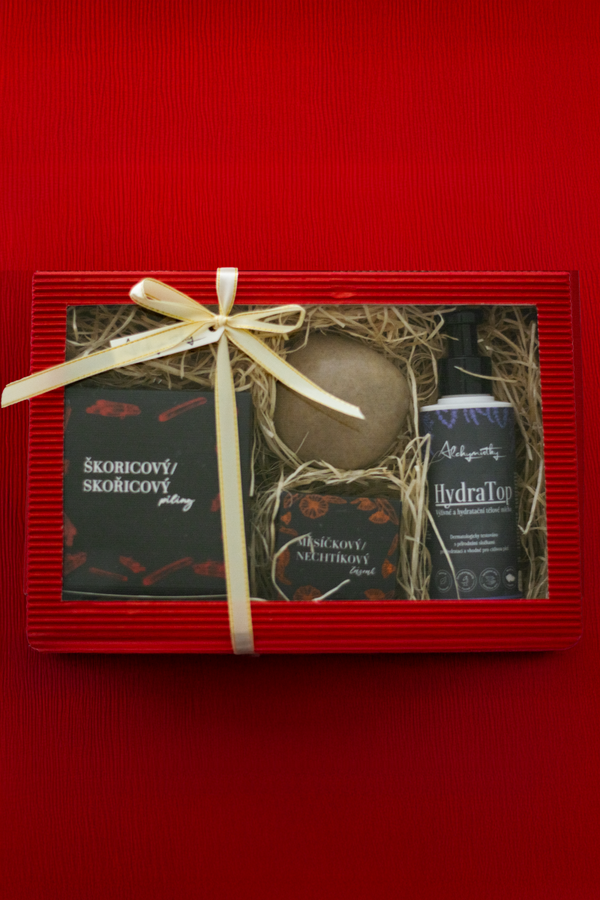 Gift Set for Body Care with Cinnamon Scent