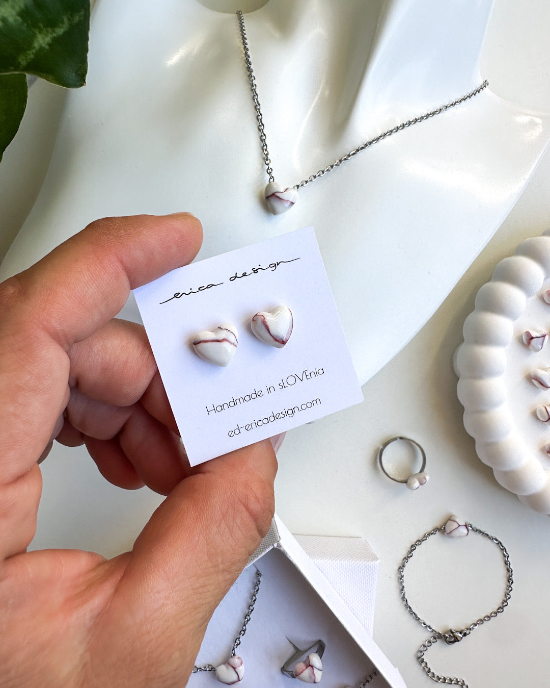 marble heart | burgundy