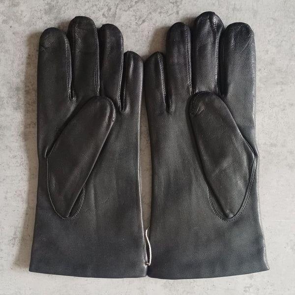 Men's gloves with original embroidery