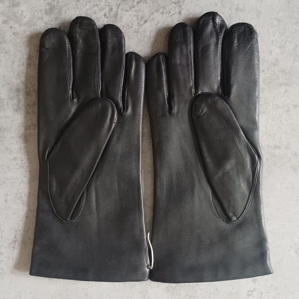 Men's gloves with original embroidery