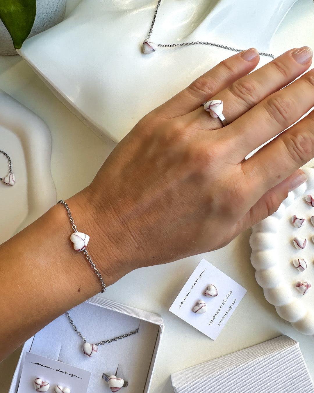 marble heart | burgundy