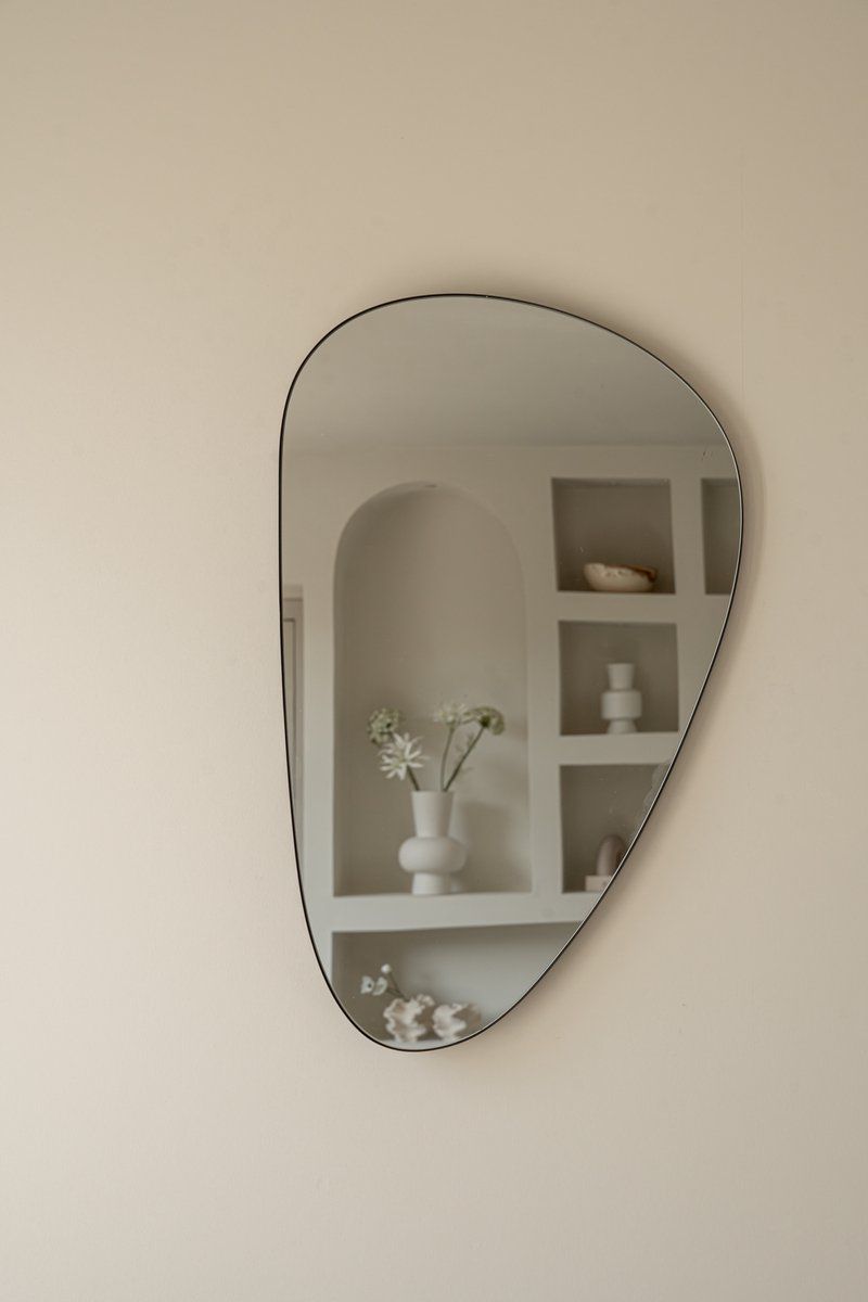 Spiegel Roosie - organische vorm - asymmetrisch - wandspiegel - 80cm - zwart