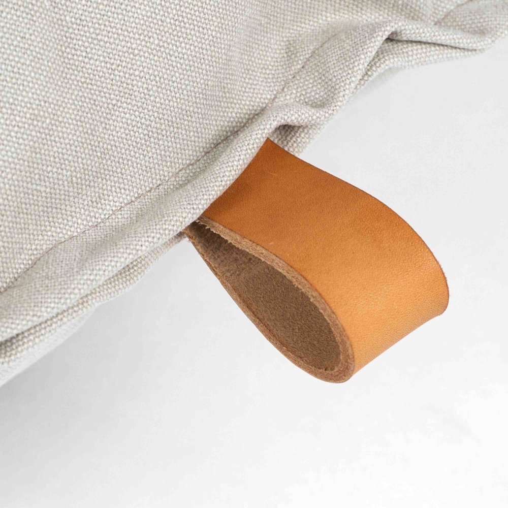 ANDROMEDA | Cuscino da pavimento ellittico in cotone (6072032559298) #color_Bianco-Crema