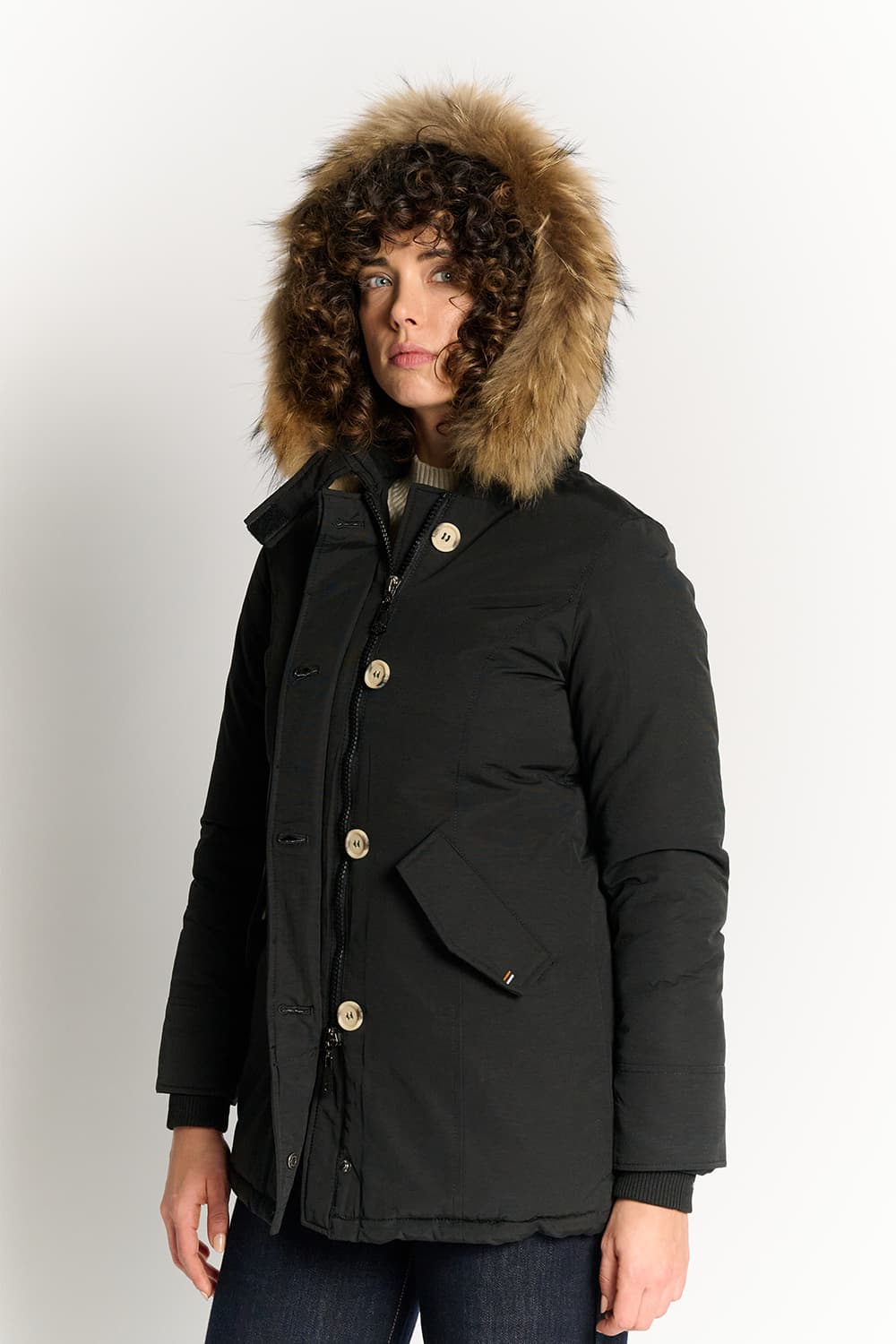 Chaqueta de plumas negra para mujer con piel