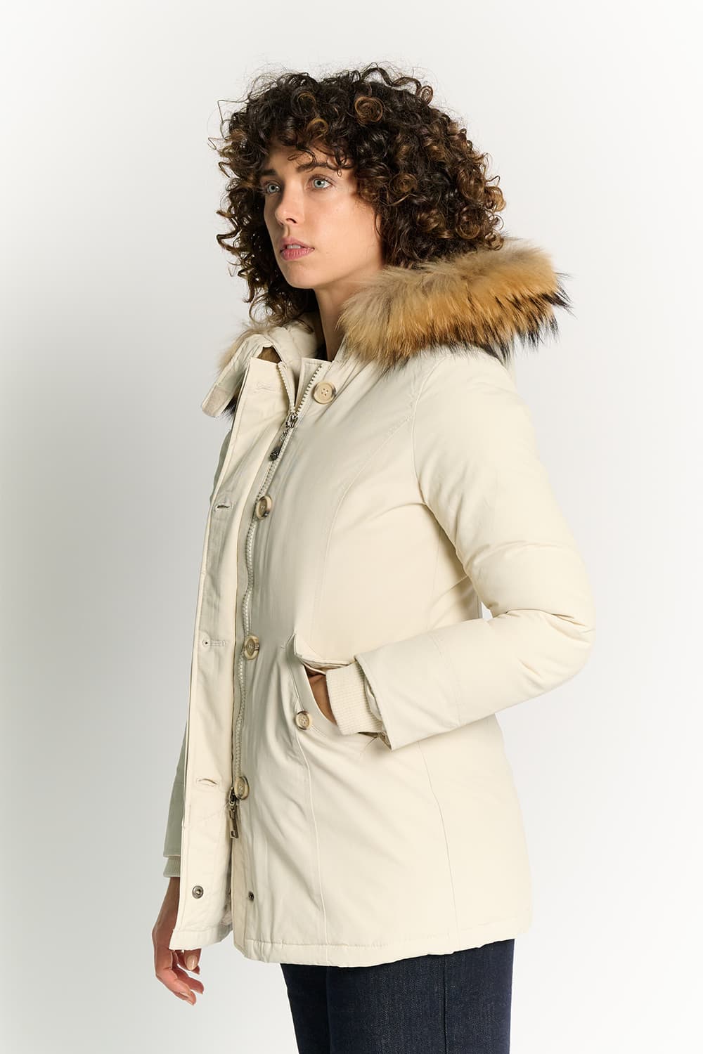 Chaqueta de plumas beige para mujer con piel