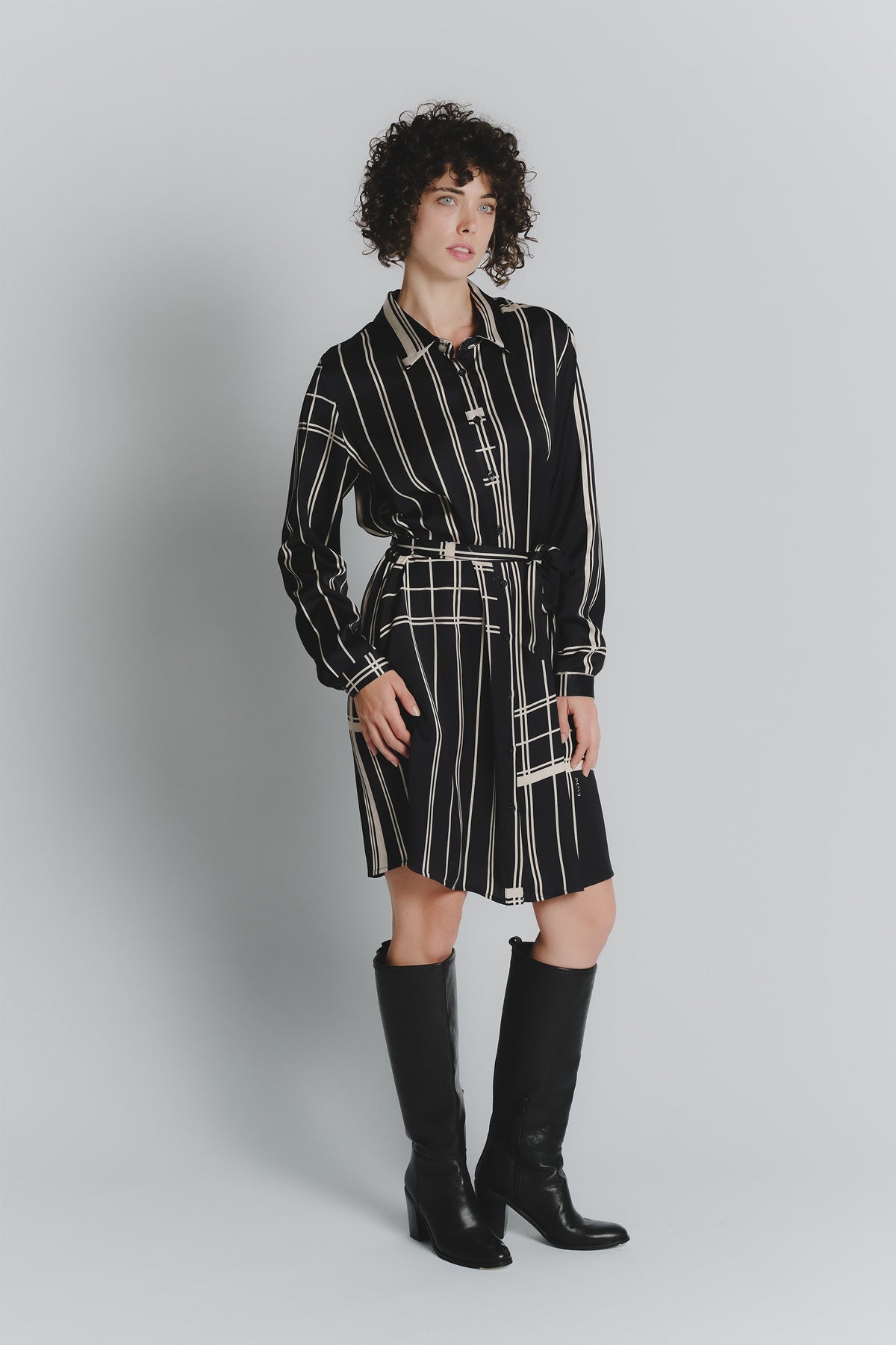 Robe Chemise Courte à Carreaux Noire et Beige pour Femmes